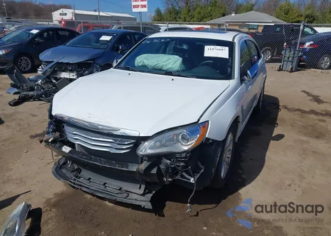 2014 Chrysler 200 Limited z USA, uszkodzony, nr VIN 1C3CCBCG9EN134450